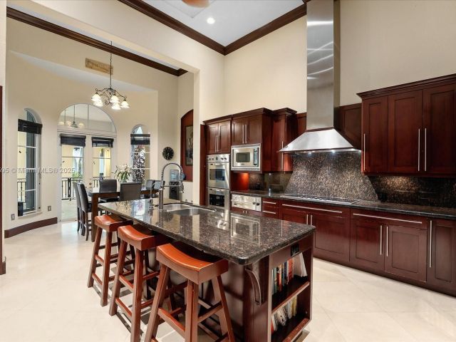 Продажа дома по адресу 18451 SW 158th St - фото 6113552