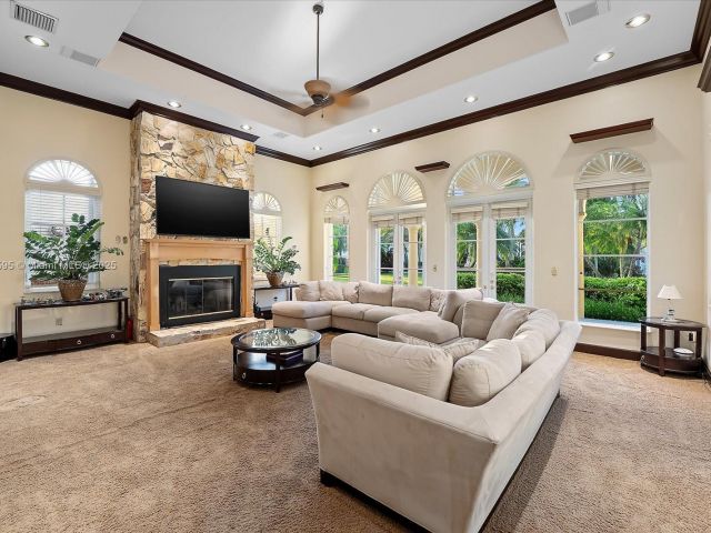 Продажа дома по адресу 18451 SW 158th St - фото 6113557