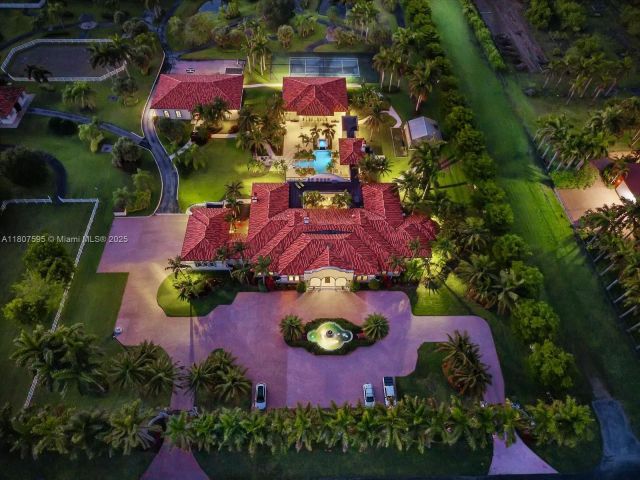 Продажа дома по адресу 18451 SW 158th St - фото 6113561