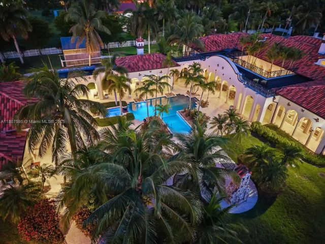 Продажа дома по адресу 18451 SW 158th St - фото 6113562