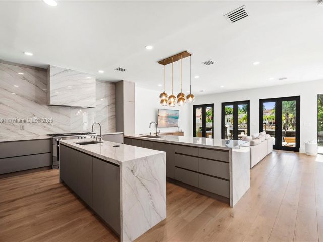 Продажа дома по адресу 324 Coconut Isle Dr - фото 6088587