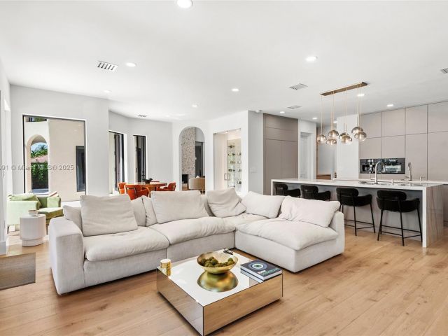 Продажа дома по адресу 324 Coconut Isle Dr - фото 6088590