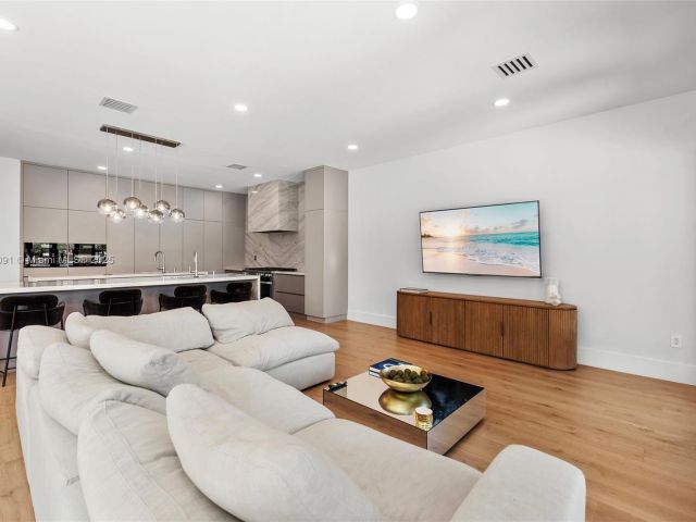 Продажа дома по адресу 324 Coconut Isle Dr - фото 6088591