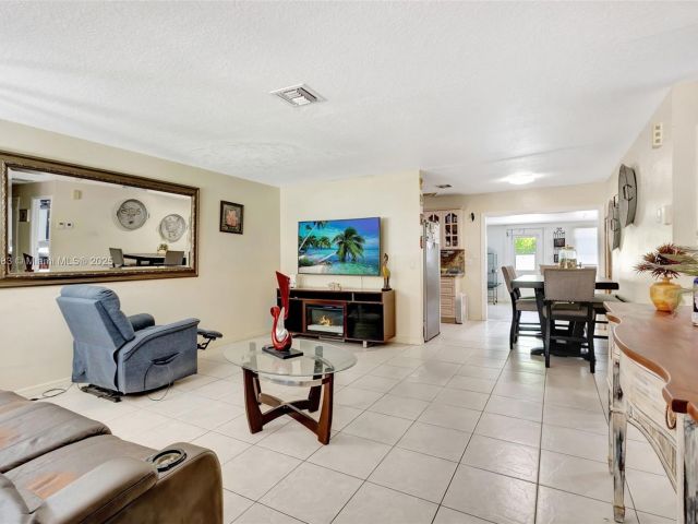 Продажа дома по адресу 4035 N 110th Ave N - фото 6096228