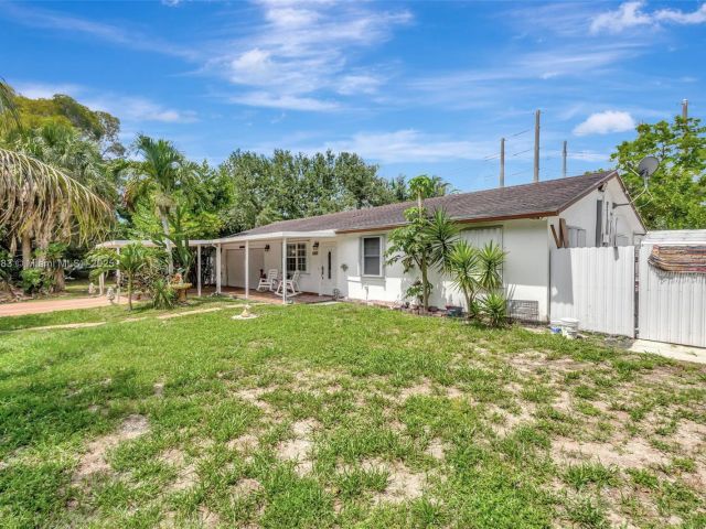 Продажа дома по адресу 4035 N 110th Ave N - фото 6096232