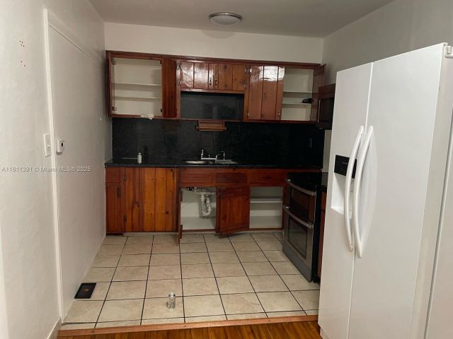 Продажа дома по адресу 127 NW 14th St - фото 6101233