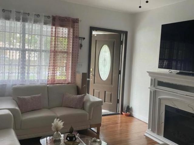 Продажа дома по адресу 127 NW 14th St - фото 6101235