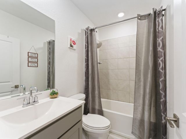 Продажа дома по адресу 1676 SE 8th Ave - фото 6127840