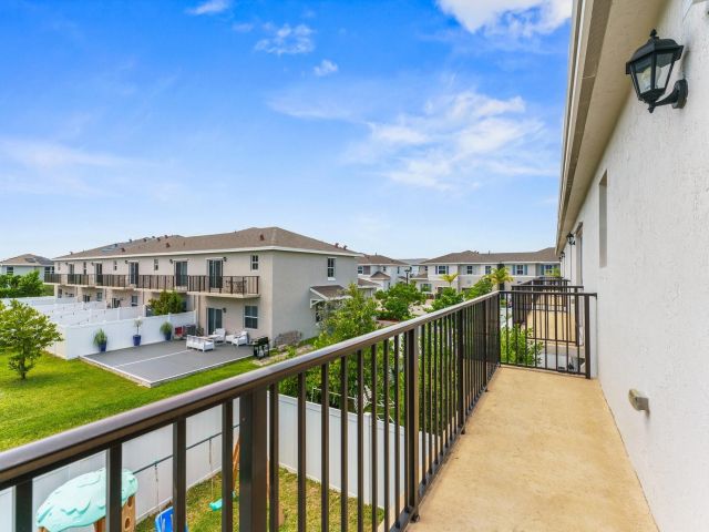 Продажа дома по адресу 1676 SE 8th Ave - фото 6127841