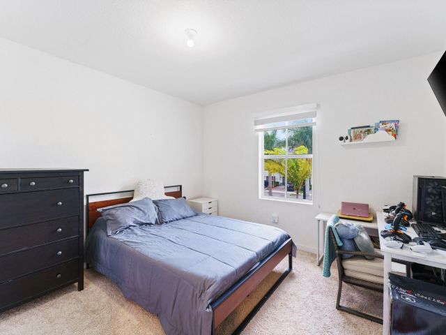 Продажа дома по адресу 1676 SE 8th Ave - фото 6127844