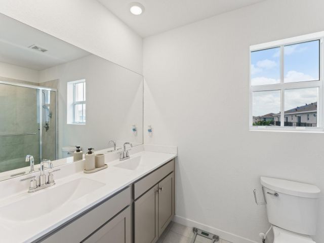 Продажа дома по адресу 1676 SE 8th Ave - фото 6127846