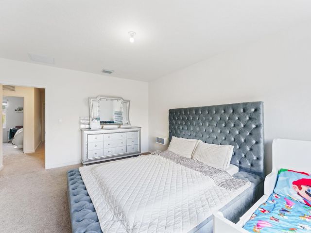 Продажа дома по адресу 1676 SE 8th Ave - фото 6127847