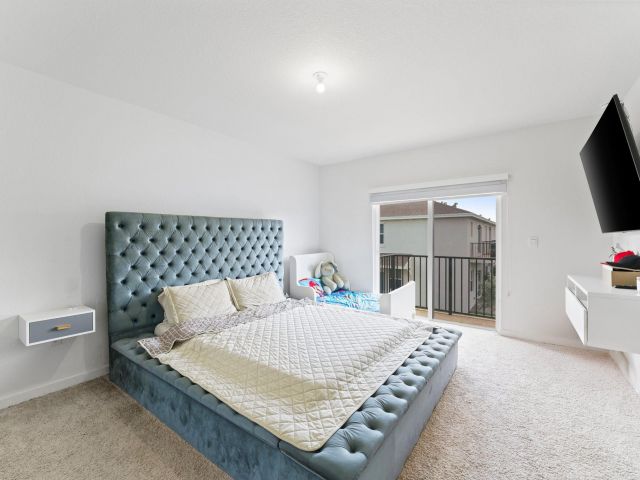 Продажа дома по адресу 1676 SE 8th Ave - фото 6127848