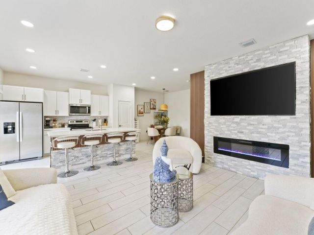 Продажа дома по адресу 1676 SE 8th Ave - фото 6127850