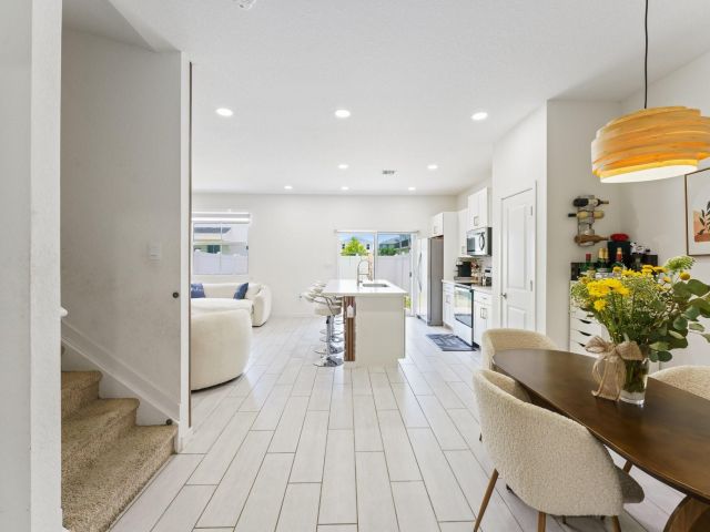 Продажа дома по адресу 1676 SE 8th Ave - фото 6127855