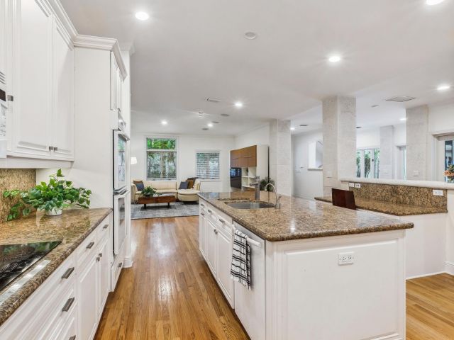 Дом в аренду по адресу 3301 NE 16th St - фото 6114964