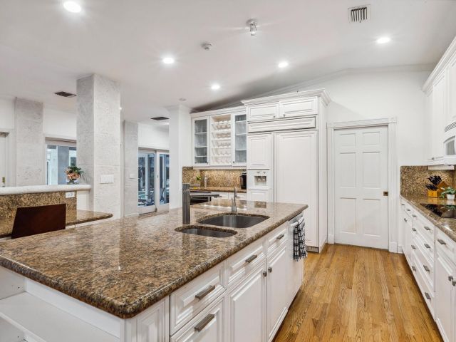 Дом в аренду по адресу 3301 NE 16th St - фото 6114966