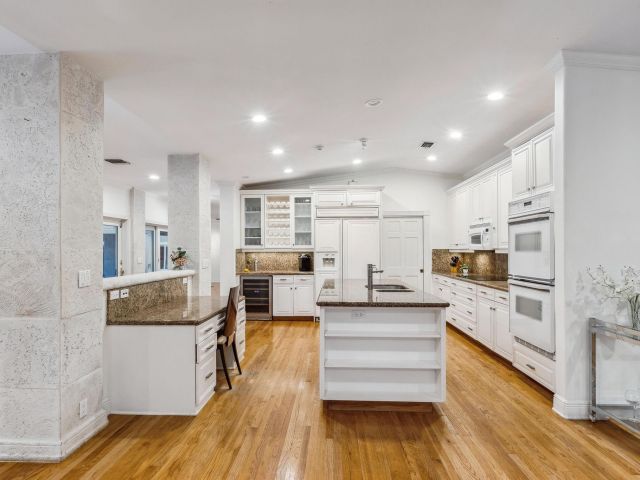 Дом в аренду по адресу 3301 NE 16th St - фото 6114968