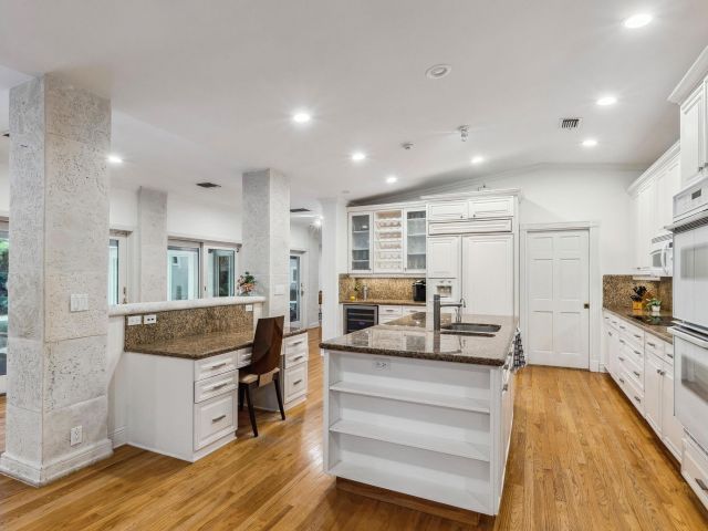 Дом в аренду по адресу 3301 NE 16th St - фото 6114969