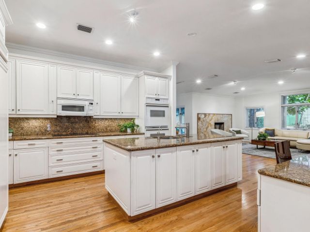 Дом в аренду по адресу 3301 NE 16th St - фото 6114970