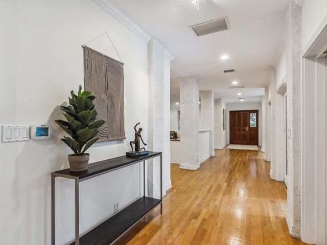 Дом в аренду по адресу 3301 NE 16th St - фото 6114971