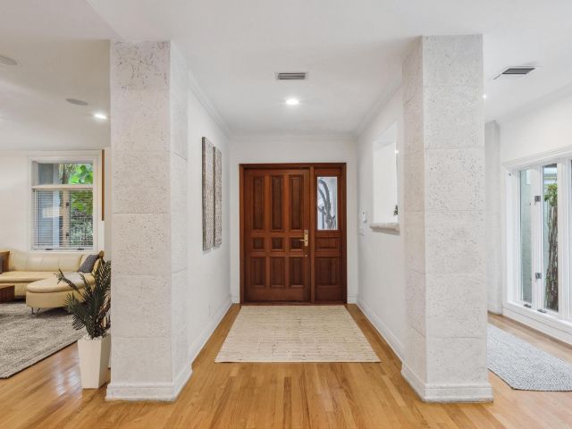 Дом в аренду по адресу 3301 NE 16th St - фото 6114972