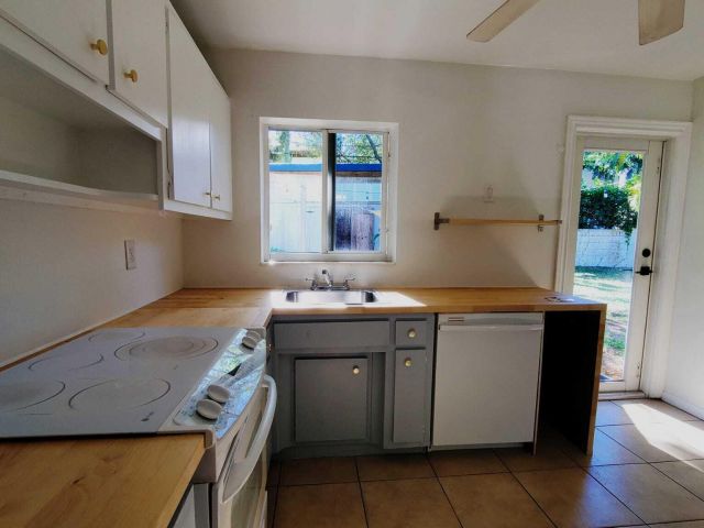 Дом в аренду по адресу 170 NW 7th Street - фото 6089919