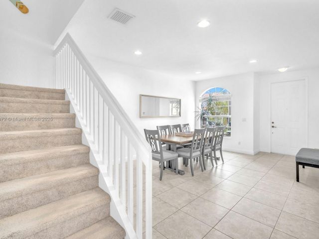 Продажа дома по адресу 9741 Darlington Pl - фото 6096558