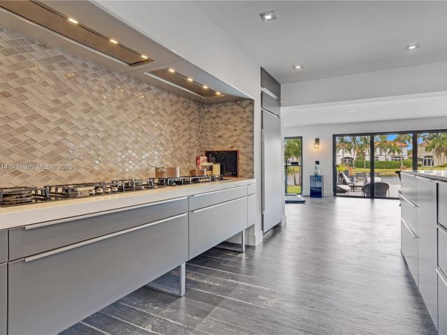 Продажа дома по адресу 1601 Diplomat Pkwy - фото 6119531