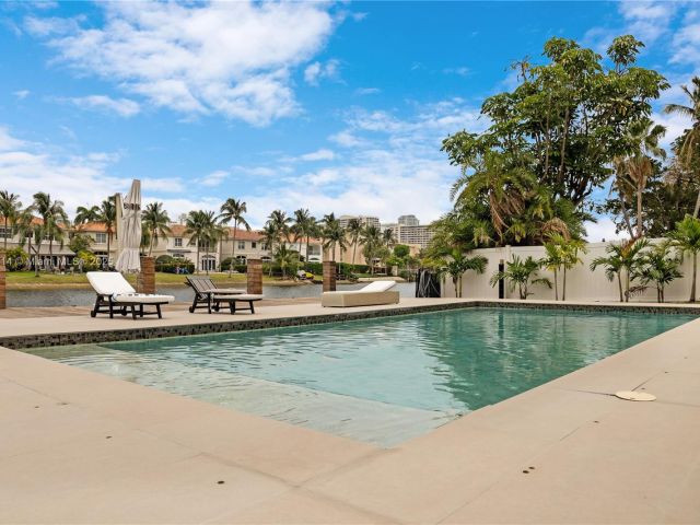 Продажа дома по адресу 1601 Diplomat Pkwy - фото 6119537