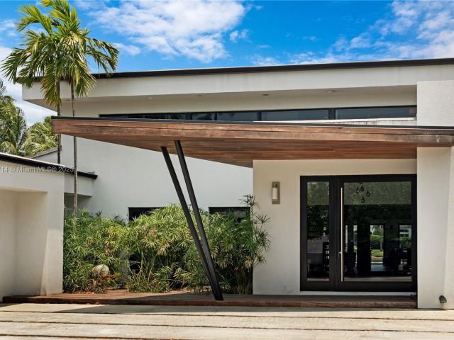 Продажа дома по адресу 1601 Diplomat Pkwy - фото 6119541