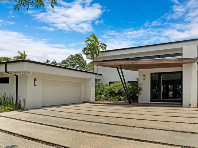 Продажа дома по адресу 1601 Diplomat Pkwy - фото 6119542