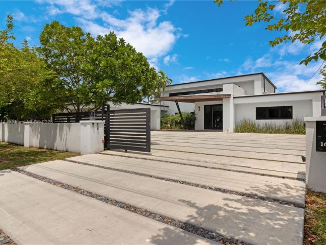 Продажа дома по адресу 1601 Diplomat Pkwy - фото 6119544