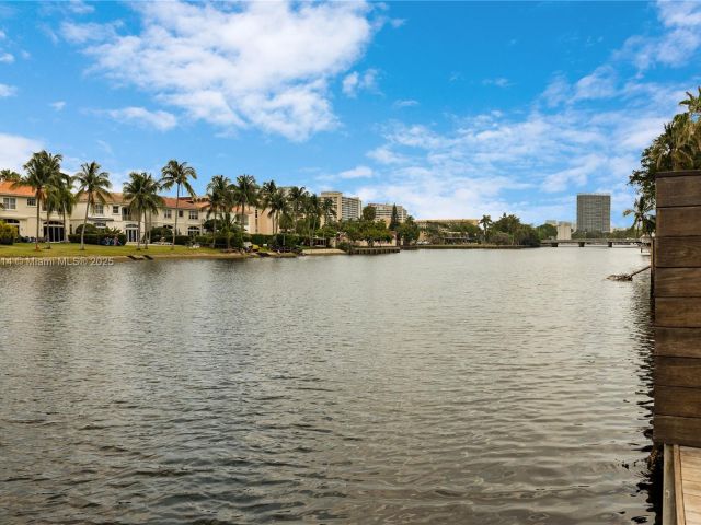 Продажа дома по адресу 1601 Diplomat Pkwy - фото 6119547