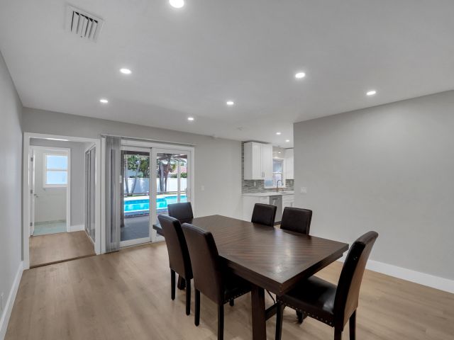 Продажа дома по адресу 600 NW 12th Avenue - фото 6089928