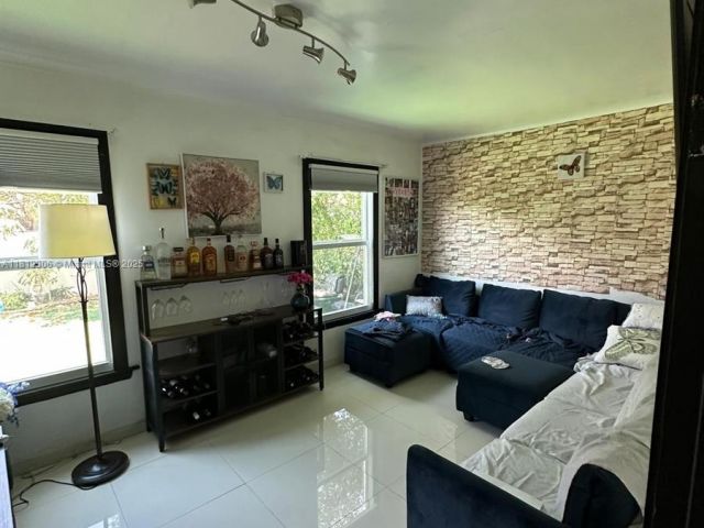 Продажа дома по адресу 544 NW 96th St - фото 6090753