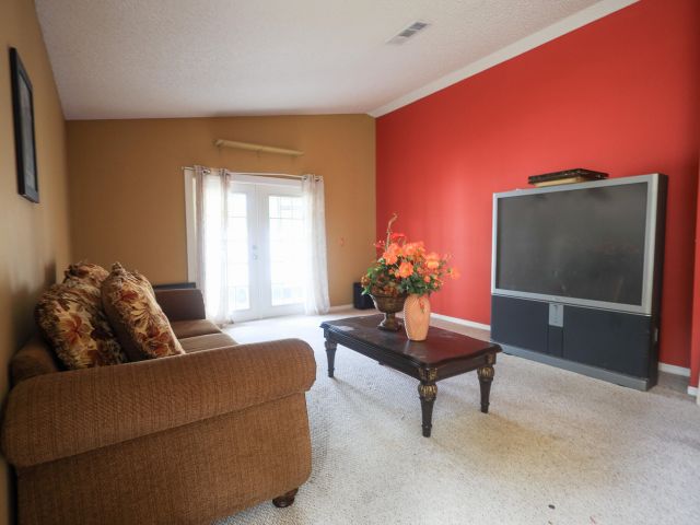 Продажа дома по адресу 1356 N Climbing Rose - фото 6390594