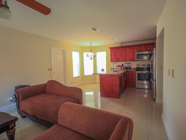 Продажа дома по адресу 1356 N Climbing Rose - фото 6390595