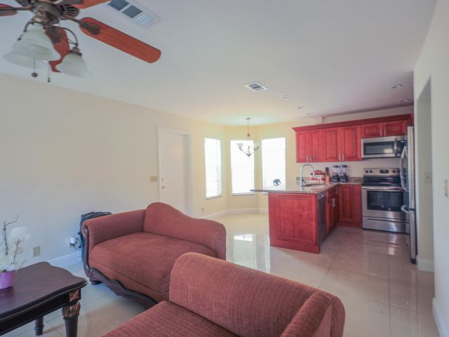 Продажа дома по адресу 1356 N Climbing Rose - фото 6390596