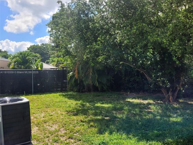 Продажа дома по адресу 1760 NW 127th St - фото 6092394