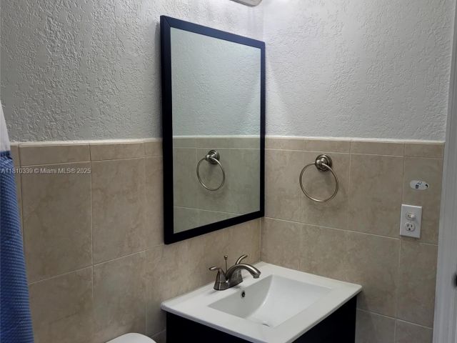 Продажа дома по адресу 1760 NW 127th St - фото 6092399