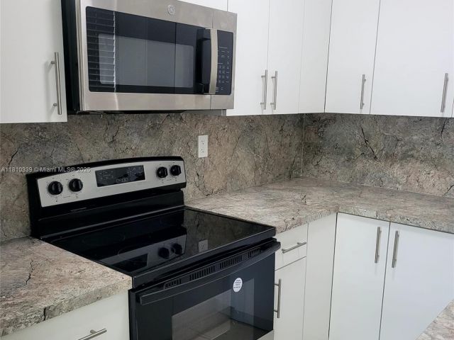 Продажа дома по адресу 1760 NW 127th St - фото 6092402