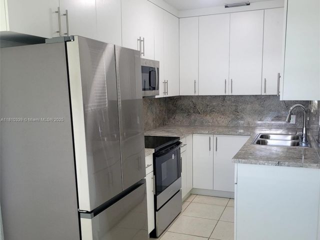 Продажа дома по адресу 1760 NW 127th St - фото 6092403