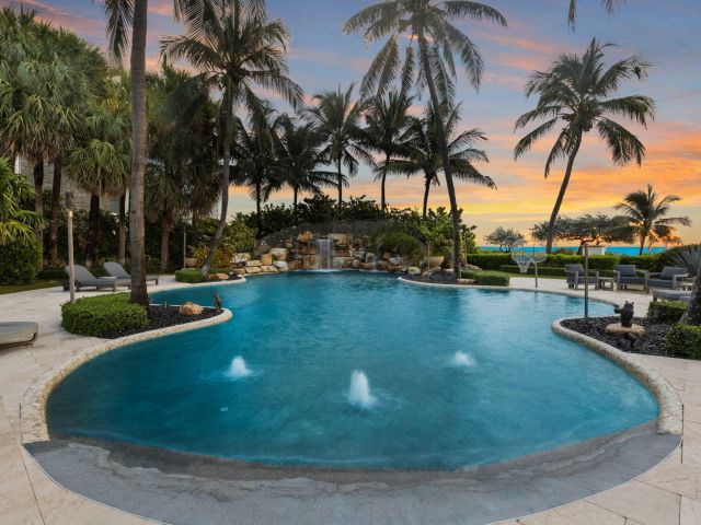 Продажа дома по адресу 526 N Ocean Boulevard - фото 6094536