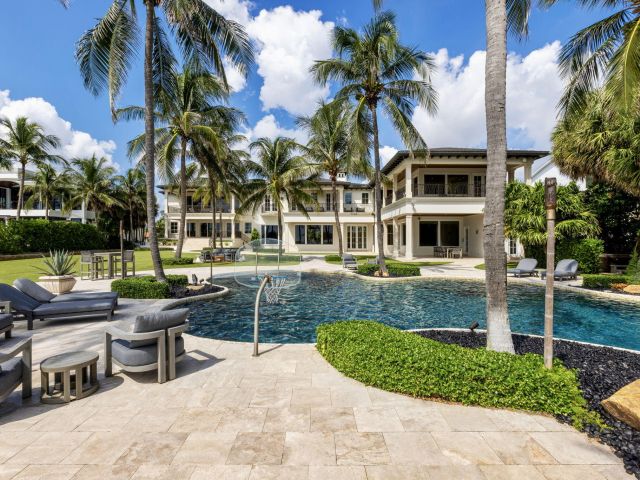 Продажа дома по адресу 526 N Ocean Boulevard - фото 6094542