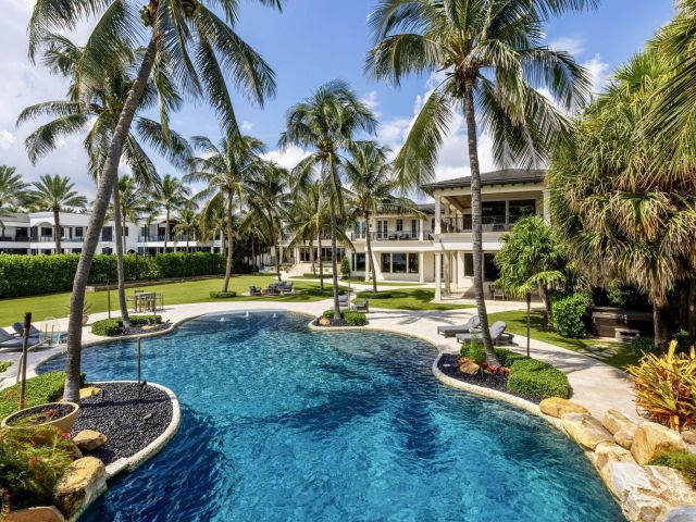 Продажа дома по адресу 526 N Ocean Boulevard - фото 6094543