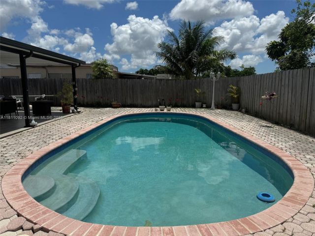 Продажа дома по адресу 5010 NW 190th St - фото 6129384