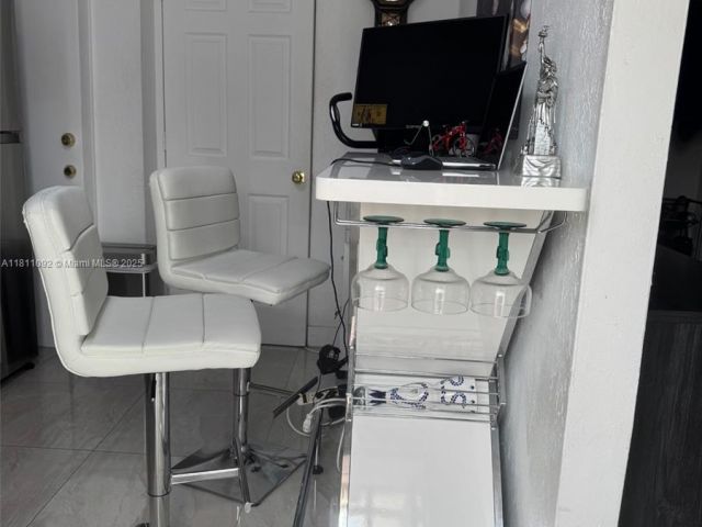 Продажа дома по адресу 5010 NW 190th St - фото 6129389