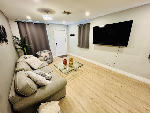 Дом в аренду по адресу 219 NW 14th Avenue - фото 6094576