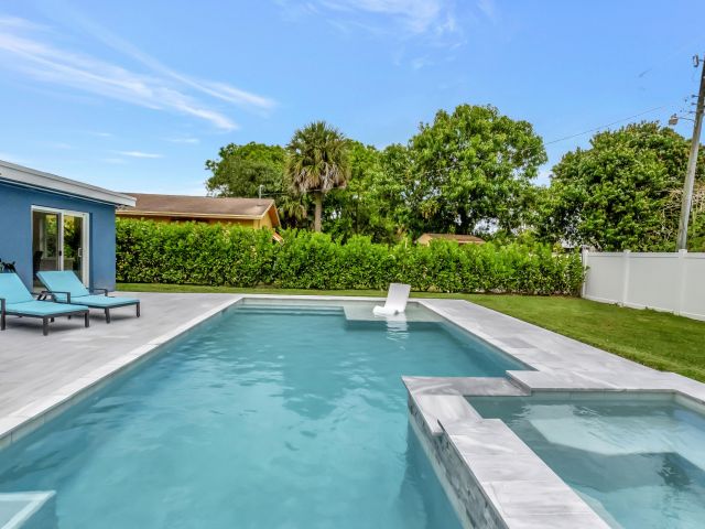 Дом в аренду по адресу 219 NW 14th Avenue - фото 6094581